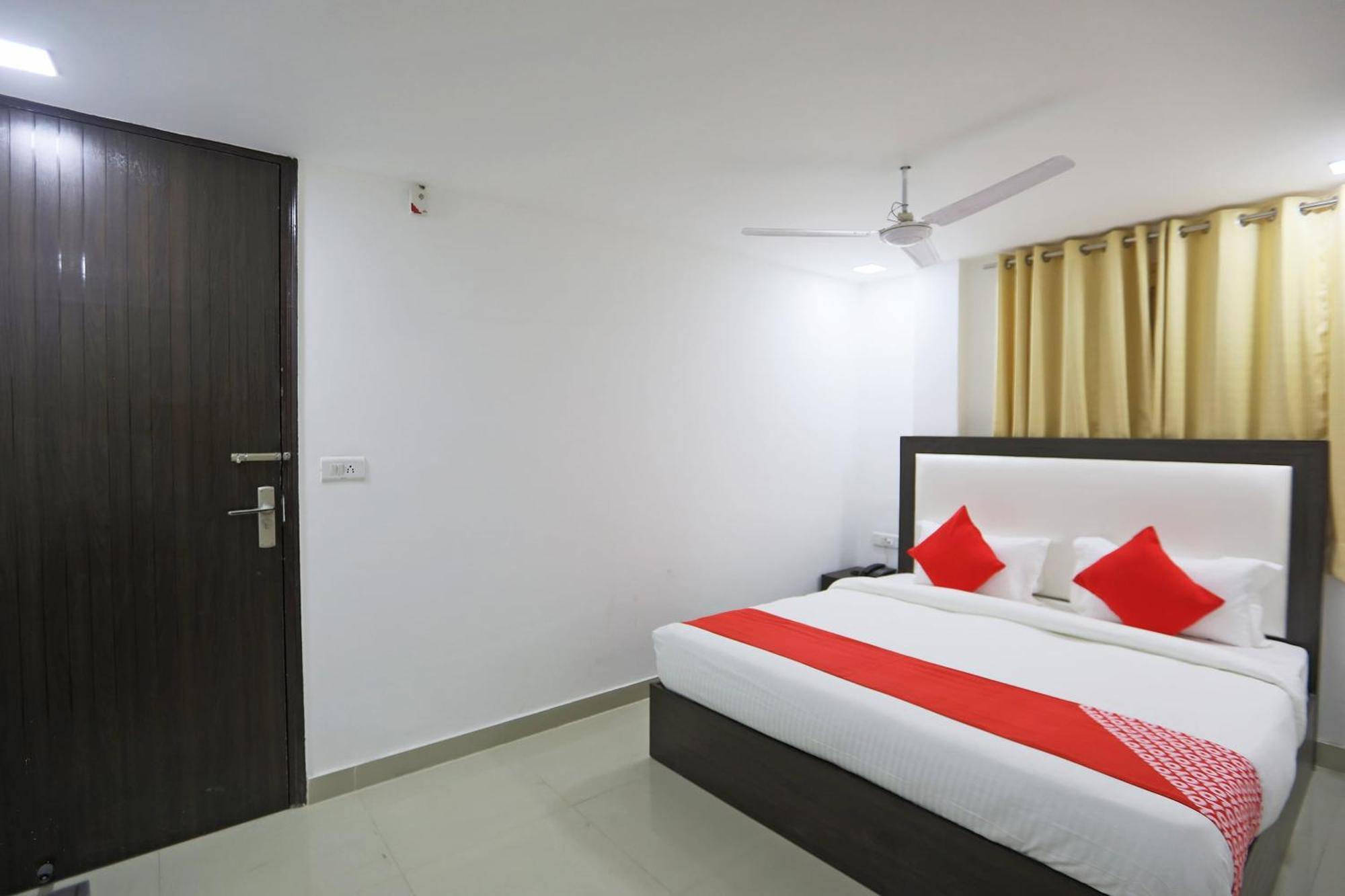 Townhouse South Lawn Hotel 3*